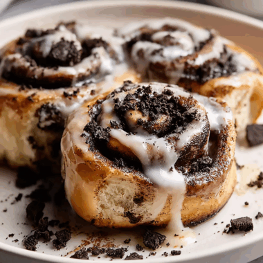 Oreo-Stuffed Cinnamon Rolls