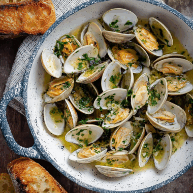Steamed Clams with White Wine, Garlic and Butter